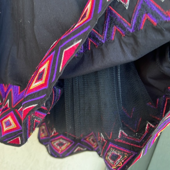 Karen Millen Purple/Pink Tribal-Embroidered-Trimmed Black Strapless Mini Size 8 - Picture 6 of 13